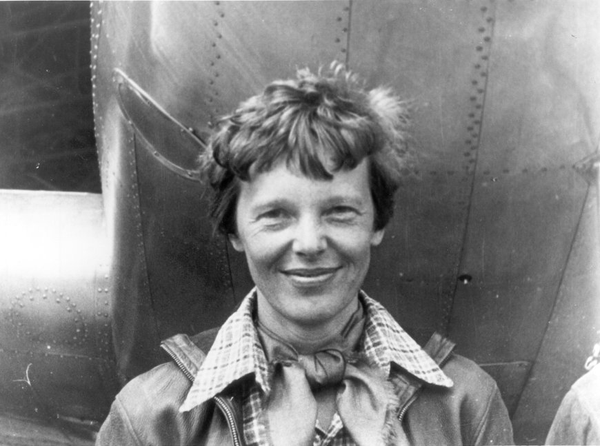 Amelia Earhart: Trailblazing Aviator and Pioneer in Women's Aviation